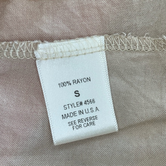 Bright colored freeway tank top with pocket, size small. - Picture 3 of 4